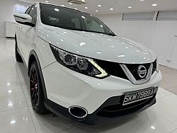 Nissan Qashqai 1.2 DIG-T CVT Revcam 2015 Rear Entertainment White